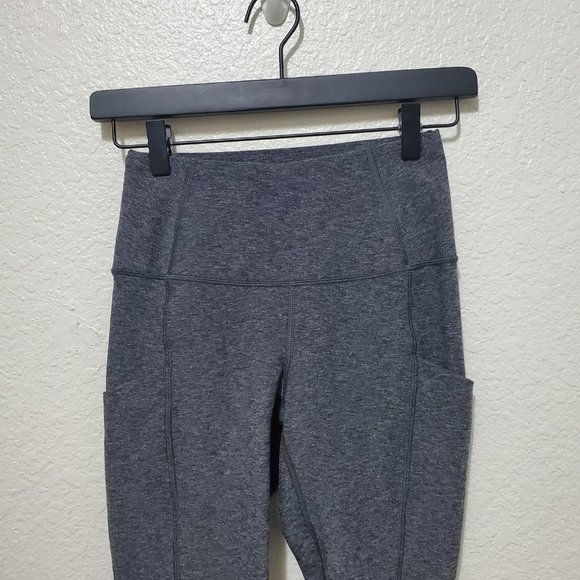 The North Face Motivation Hi-Rise Pocket 7/8 Tight Gray leggings - Picture 3 of 11
